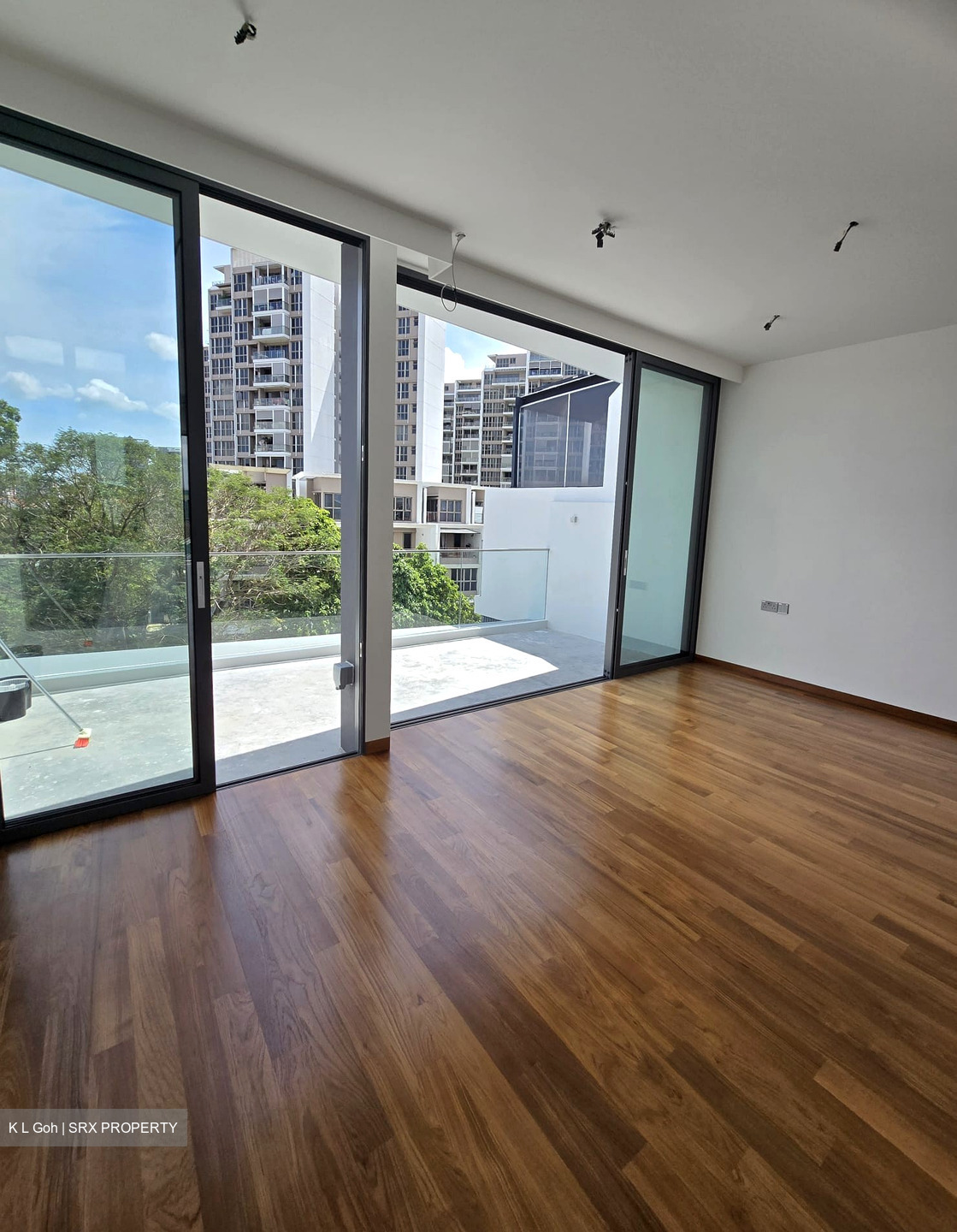 Simon Lane (D19), Terrace #544861931